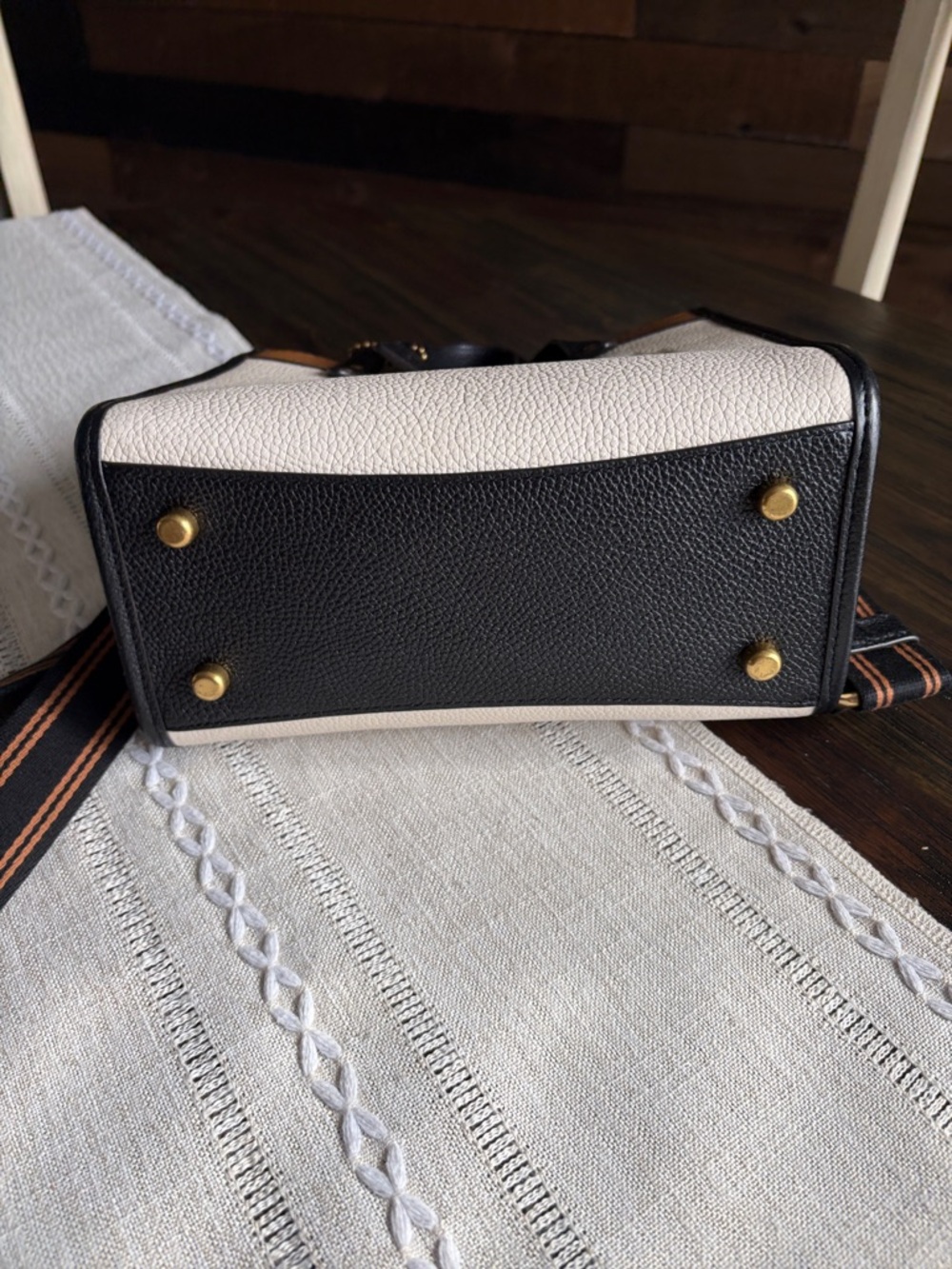 Coach Field Tote 22 Pebble Leather  💕Coach Collection💕 - Picture 3 of 14